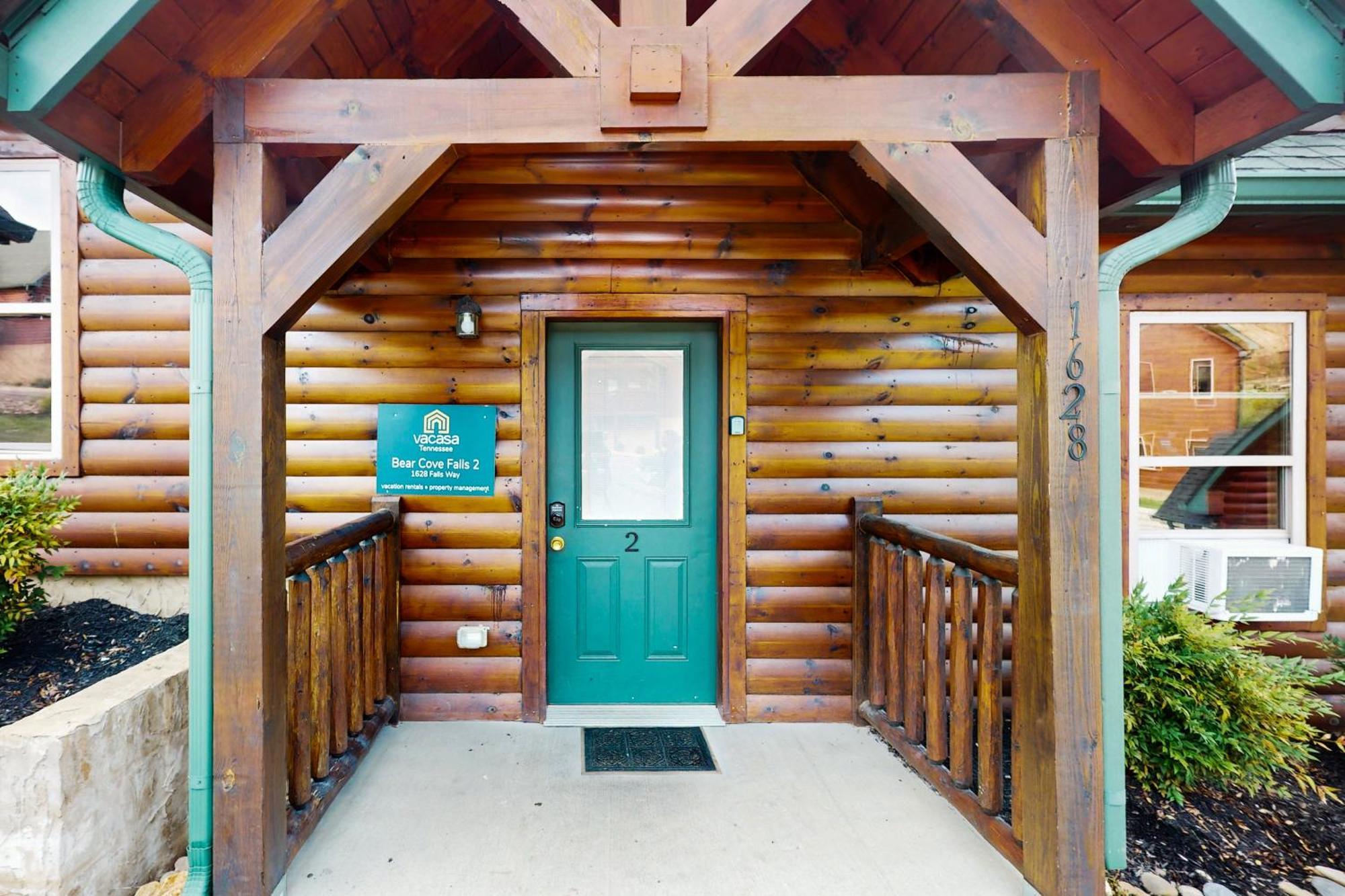 Bear Cove Falls Pigeon Forge Bilik gambar